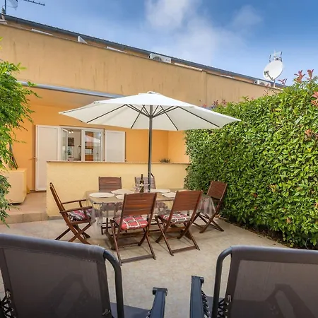 Lägenhet Charming Pool - Buneta *