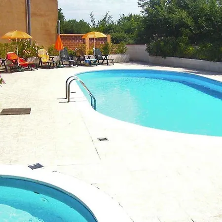 Apartman Buneta With Relaxing Outdoor Area Ližnjan
