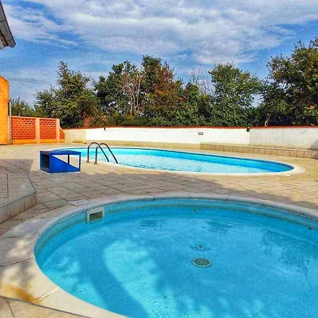 Buneta With Relaxing Outdoor Area