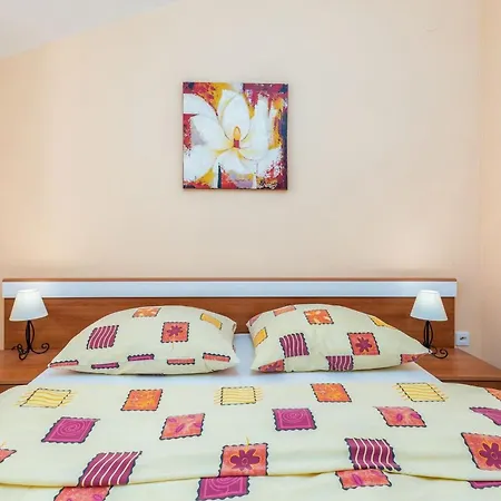 Buneta With Relaxing Outdoor Area Apartman
