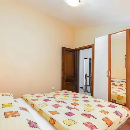 Buneta With Relaxing Outdoor Area Apartman *