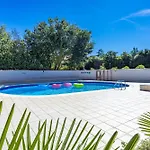 Apartment Charming Pool - Buneta Liznjan